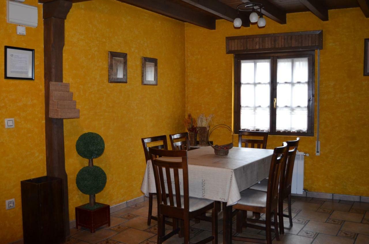 Onís Casa Rural El Bellucu מראה חיצוני תמונה