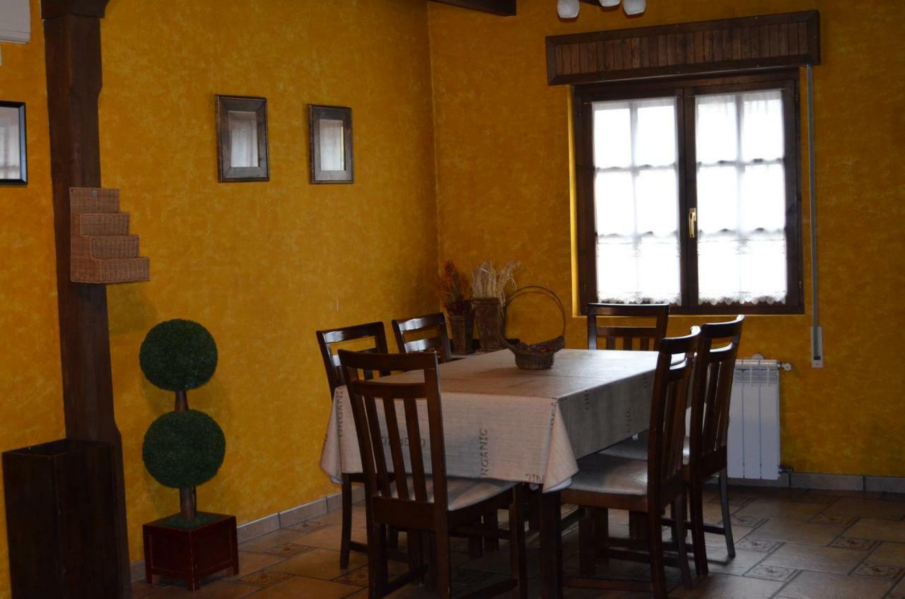 Onís Casa Rural El Bellucu מראה חיצוני תמונה